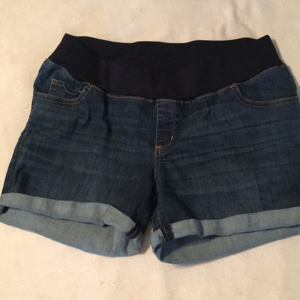 Liz Lange Maternity denim shorts size M